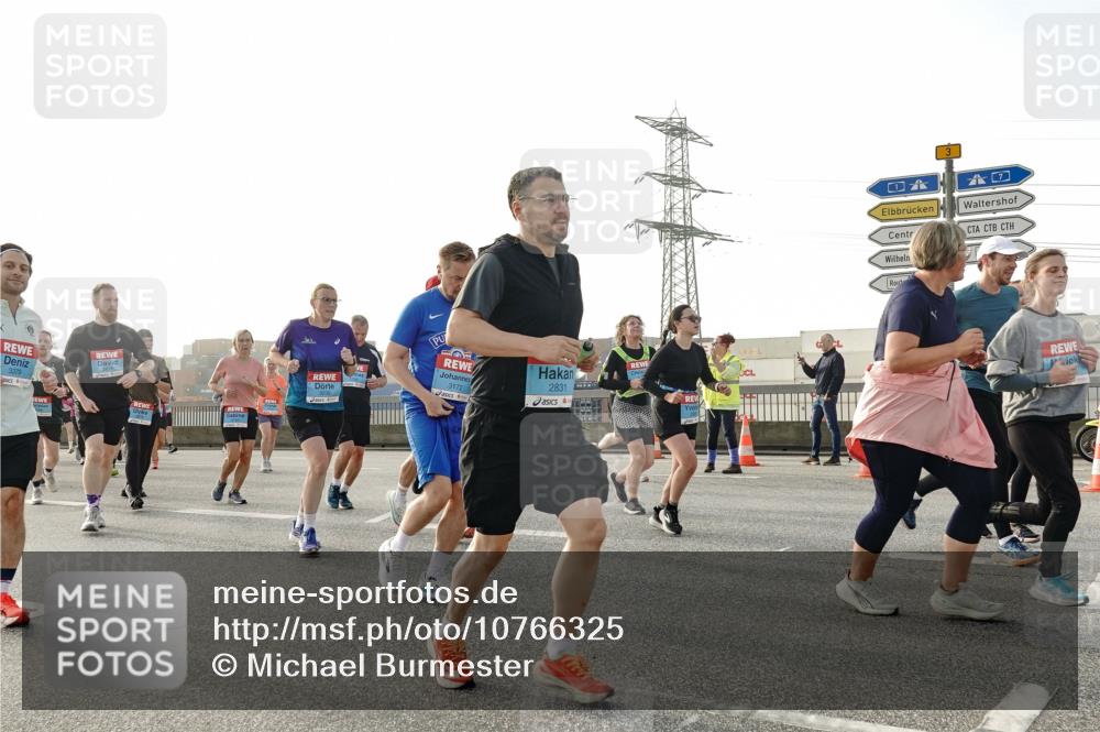 03.10.2026 - Köhlbrandbrückenlauf Michael Burmester http://msf.ph/oto/10766325 03.10.2026 09:21:44 Position 3 0, 3379, 2831, 3172 meine-sportfotos.de