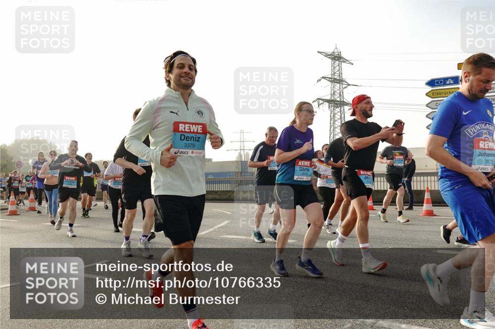 03.10.2026 - Köhlbrandbrückenlauf Michael Burmester http://msf.ph/oto/10766335 03.10.2026 09:21:45 Position 3 3379, 3039, 3172 meine-sportfotos.de