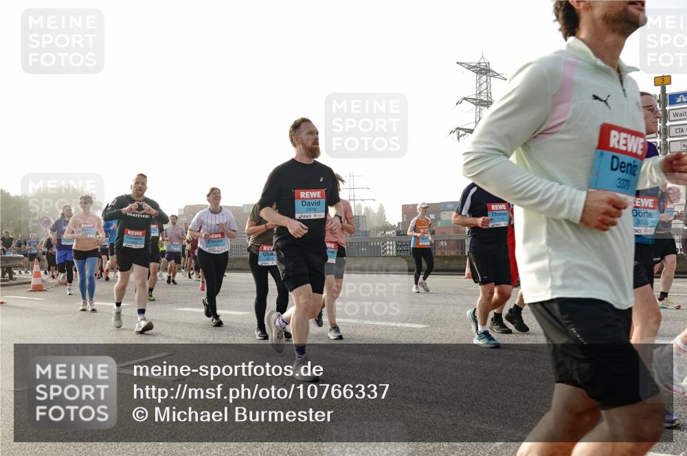 03.10.2026 - Köhlbrandbrückenlauf Michael Burmester http://msf.ph/oto/10766337 03.10.2026 09:21:46 Position 3 2876, 1756, 3379, 3039 meine-sportfotos.de