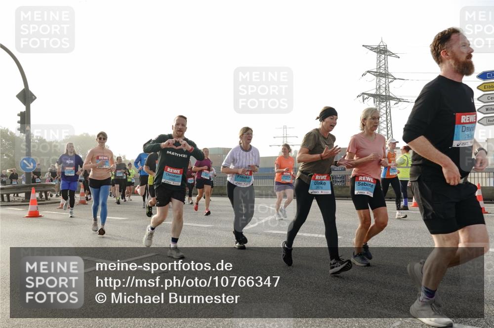 03.10.2026 - Köhlbrandbrückenlauf Michael Burmester http://msf.ph/oto/10766347 03.10.2026 09:21:47 Position 3 2978, 3192, 1, 2876 meine-sportfotos.de