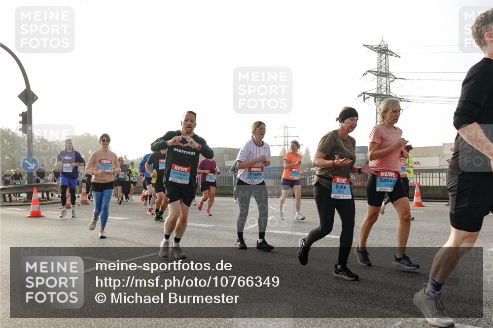 03.10.2026 - Köhlbrandbrückenlauf Michael Burmester http://msf.ph/oto/10766349 03.10.2026 09:21:47 Position 3 3192, 2066, 2978 meine-sportfotos.de