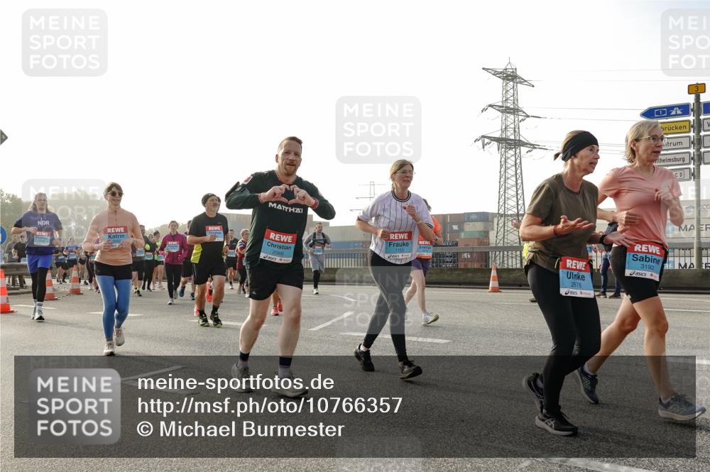03.10.2026 - Köhlbrandbrückenlauf Michael Burmester http://msf.ph/oto/10766357 03.10.2026 09:21:47 Position 3 2066, 2978, 3192 meine-sportfotos.de