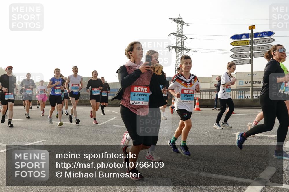 03.10.2026 - Köhlbrandbrückenlauf Michael Burmester http://msf.ph/oto/10766409 03.10.2026 09:21:54 Position 3 2668, 3003, 3 meine-sportfotos.de