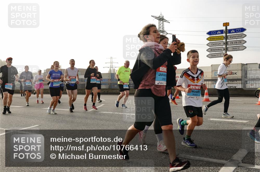 03.10.2026 - Köhlbrandbrückenlauf Michael Burmester http://msf.ph/oto/10766413 03.10.2026 09:21:54 Position 3 2668, 3003, 3 meine-sportfotos.de