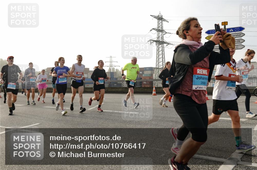 03.10.2026 - Köhlbrandbrückenlauf Michael Burmester http://msf.ph/oto/10766417 03.10.2026 09:21:55 Position 3 1, 2668, 3003 meine-sportfotos.de