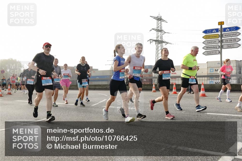 03.10.2026 - Köhlbrandbrückenlauf Michael Burmester http://msf.ph/oto/10766425 03.10.2026 09:21:56 Position 3 3788, 1136, 1135 meine-sportfotos.de