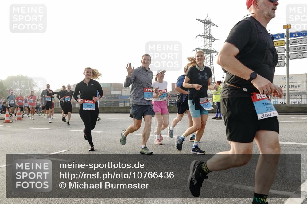 03.10.2026 - Köhlbrandbrückenlauf Michael Burmester http://msf.ph/oto/10766436 03.10.2026 09:21:57 Position 3 3728, 2818, 3788, 3 meine-sportfotos.de