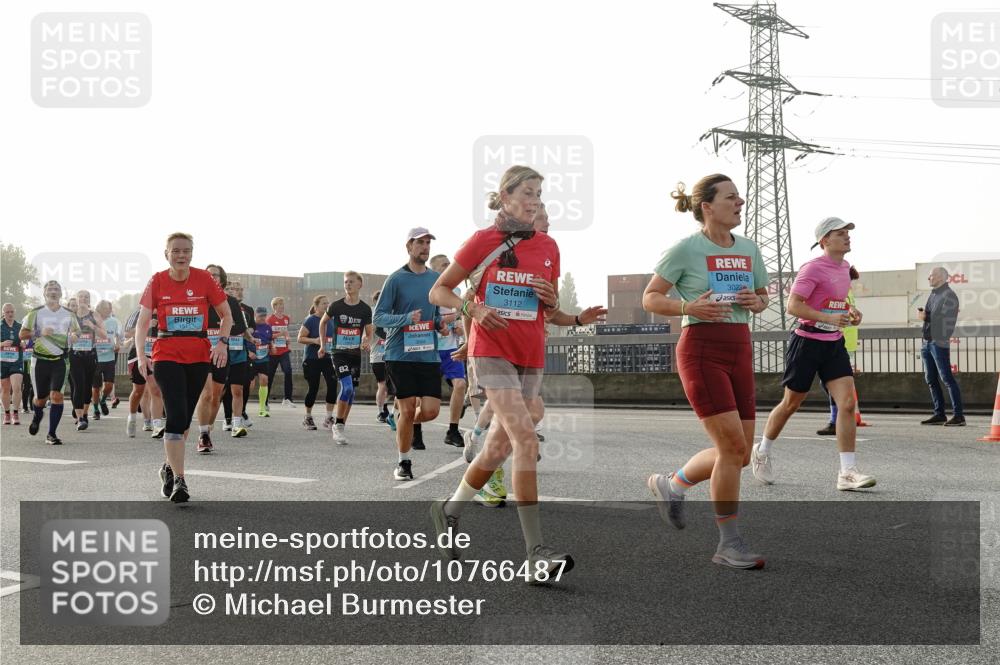 03.10.2026 - Köhlbrandbrückenlauf Michael Burmester http://msf.ph/oto/10766487 03.10.2026 09:22:03 Position 3 82, 3112, 3023 meine-sportfotos.de