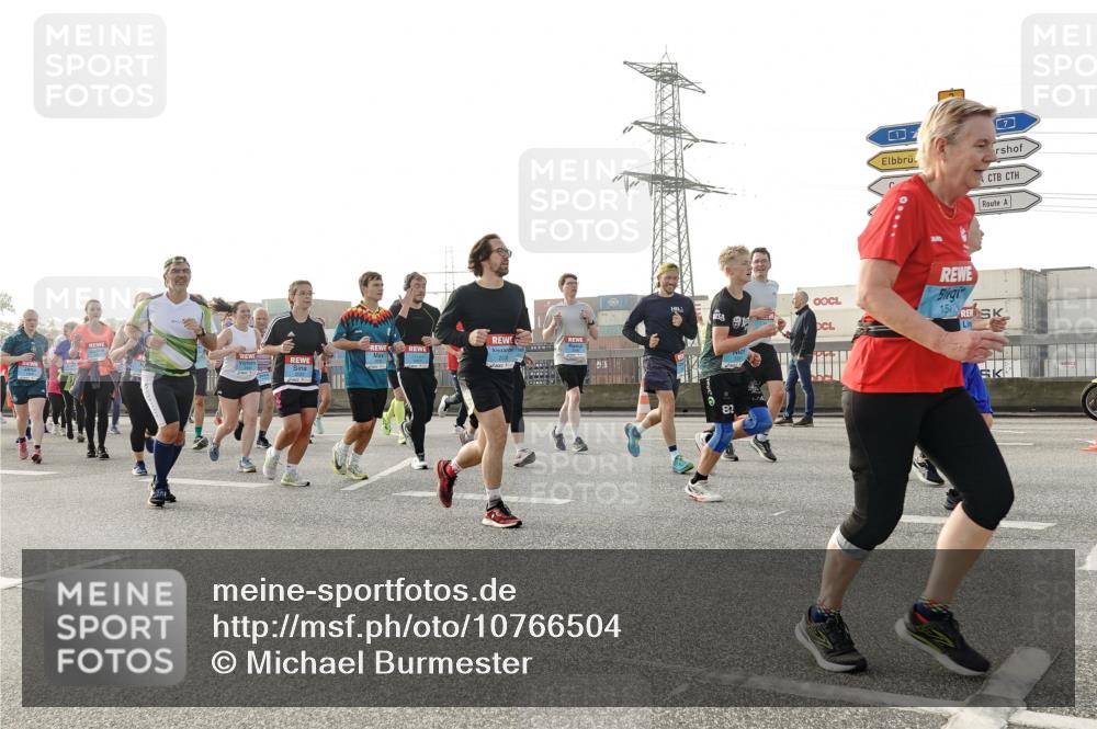 03.10.2026 - Köhlbrandbrückenlauf Michael Burmester http://msf.ph/oto/10766504 03.10.2026 09:22:05 Position 3 2038, 17, 7, 15, 82 meine-sportfotos.de
