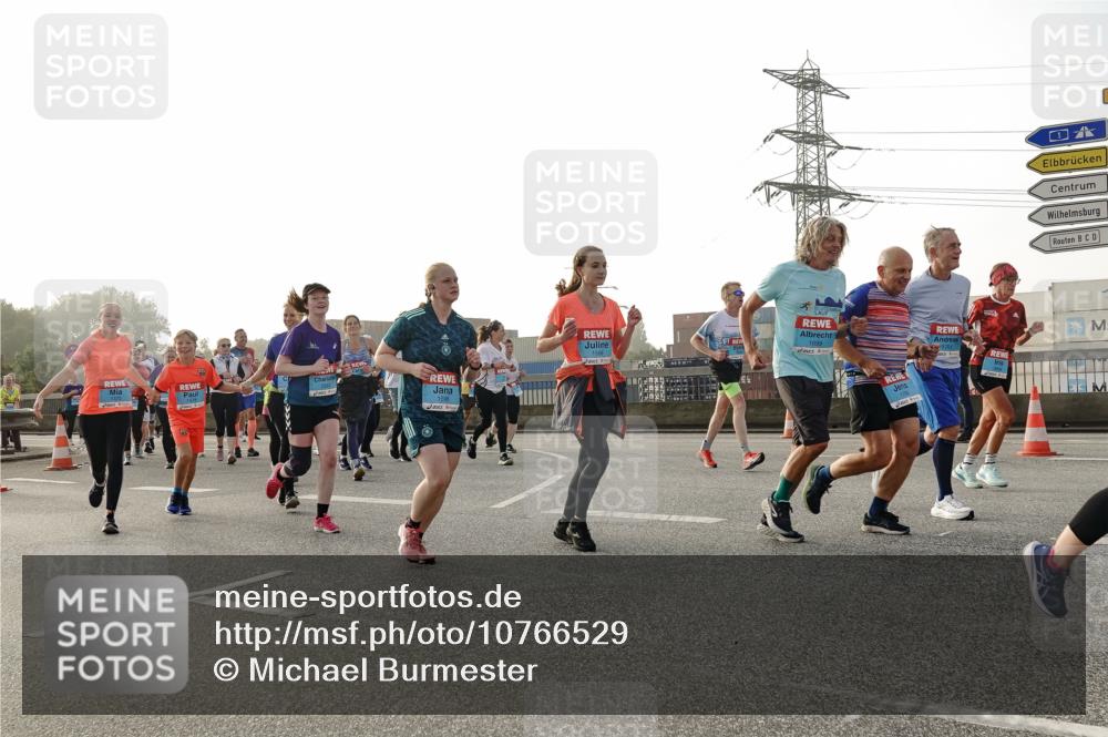 03.10.2026 - Köhlbrandbrückenlauf Michael Burmester http://msf.ph/oto/10766529 03.10.2026 09:22:09 Position 3 1978, 1598, 1699, 1701 meine-sportfotos.de