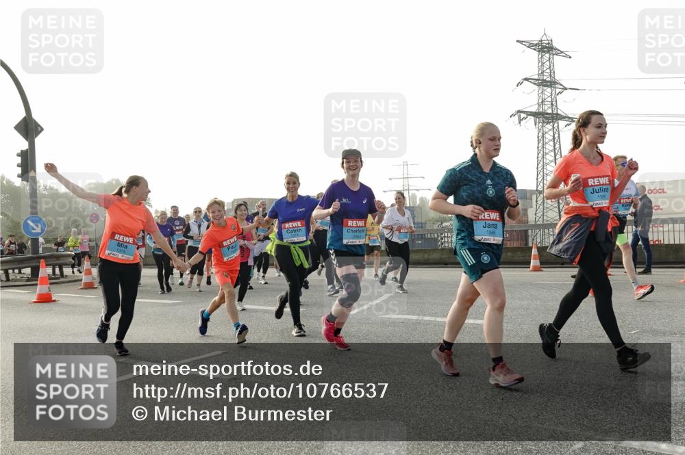 03.10.2026 - Köhlbrandbrückenlauf Michael Burmester http://msf.ph/oto/10766537 03.10.2026 09:22:09 Position 3 2953, 158, 1598 meine-sportfotos.de