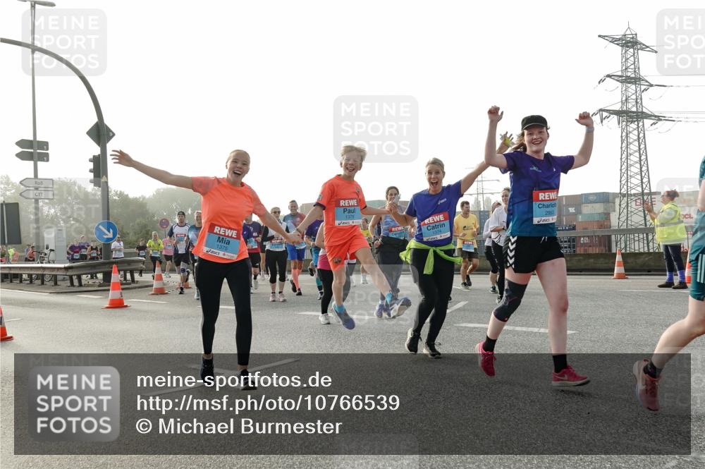 03.10.2026 - Köhlbrandbrückenlauf Michael Burmester http://msf.ph/oto/10766539 03.10.2026 09:22:10 Position 3 1375, 1374, 2953 meine-sportfotos.de