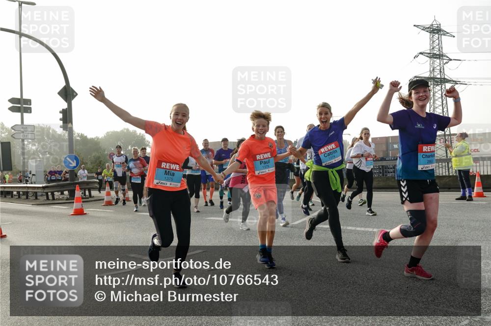03.10.2026 - Köhlbrandbrückenlauf Michael Burmester http://msf.ph/oto/10766543 03.10.2026 09:22:10 Position 3 1375, 1378, 1374, 2959 meine-sportfotos.de