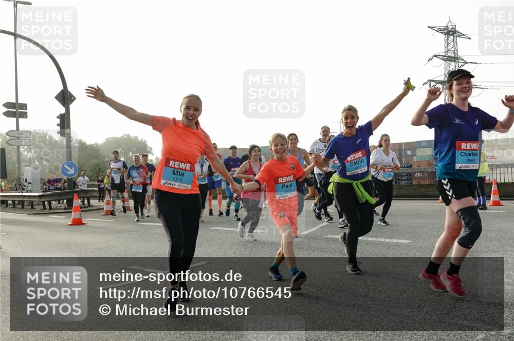 03.10.2026 - Köhlbrandbrückenlauf Michael Burmester http://msf.ph/oto/10766545 03.10.2026 09:22:10 Position 3 1374, 1378, 1375, 2953 meine-sportfotos.de