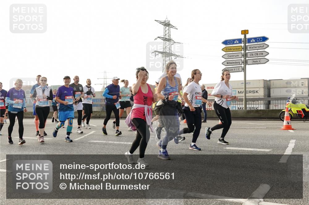 03.10.2026 - Köhlbrandbrückenlauf Michael Burmester http://msf.ph/oto/10766561 03.10.2026 09:22:12 Position 3 1667, 1669 meine-sportfotos.de