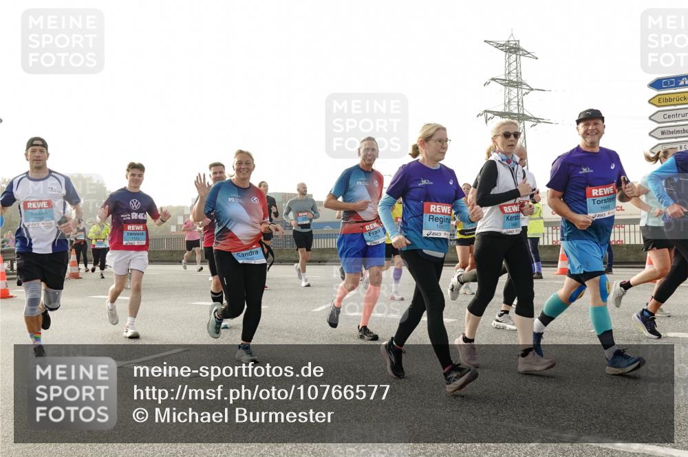 03.10.2026 - Köhlbrandbrückenlauf Michael Burmester http://msf.ph/oto/10766577 03.10.2026 09:22:13 Position 3 3855, 1667, 1668 meine-sportfotos.de