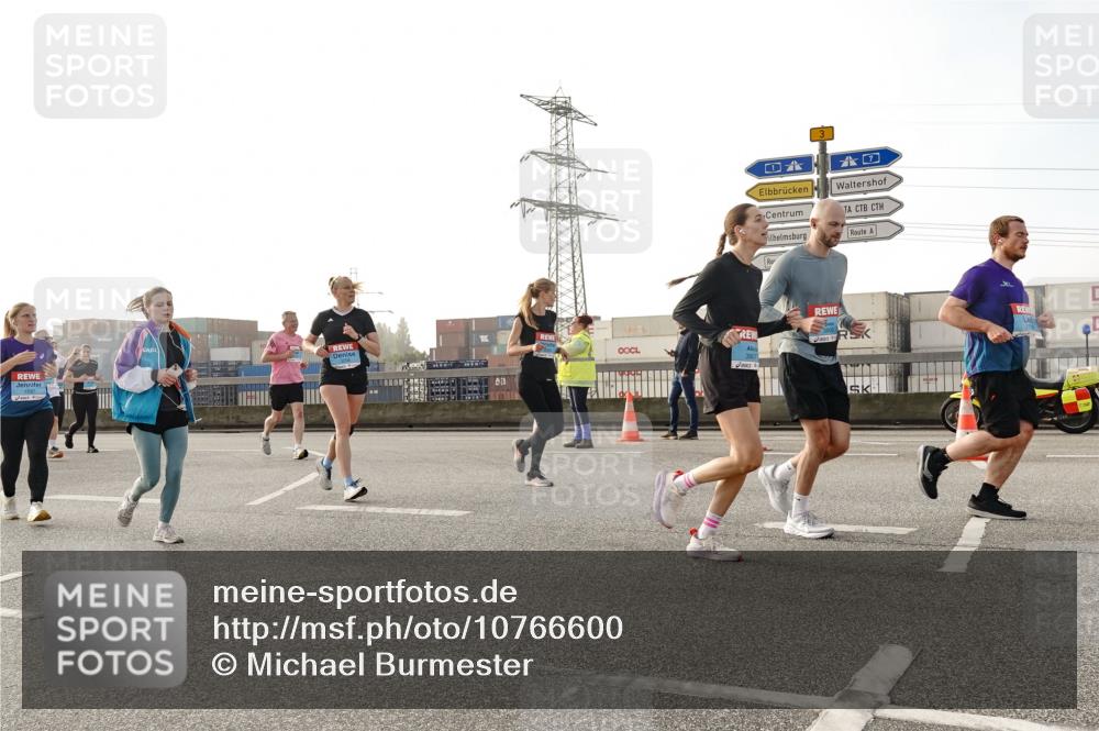 03.10.2026 - Köhlbrandbrückenlauf Michael Burmester http://msf.ph/oto/10766600 03.10.2026 09:22:16 Position 3  meine-sportfotos.de