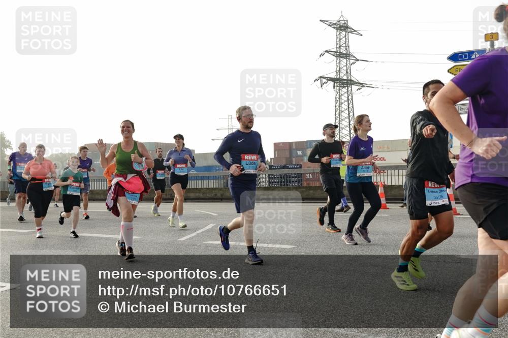 03.10.2026 - Köhlbrandbrückenlauf Michael Burmester http://msf.ph/oto/10766651 03.10.2026 09:22:23 Position 3 3135, 3555, 3 meine-sportfotos.de