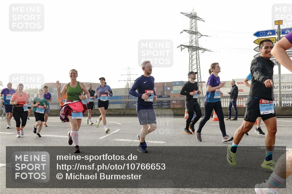 03.10.2026 - Köhlbrandbrückenlauf Michael Burmester http://msf.ph/oto/10766653 03.10.2026 09:22:23 Position 3 3, 3555 meine-sportfotos.de