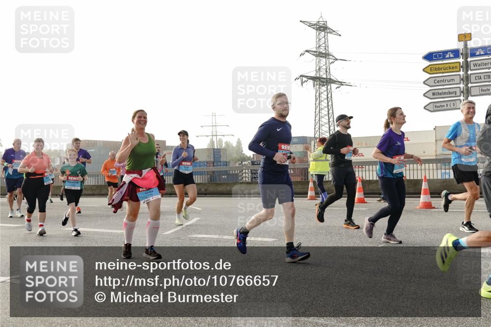 03.10.2026 - Köhlbrandbrückenlauf Michael Burmester http://msf.ph/oto/10766657 03.10.2026 09:22:23 Position 3 7, 3 meine-sportfotos.de