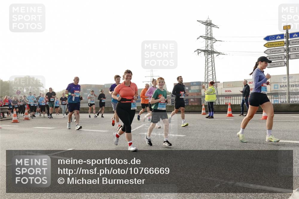 03.10.2026 - Köhlbrandbrückenlauf Michael Burmester http://msf.ph/oto/10766669 03.10.2026 09:22:25 Position 3 120 meine-sportfotos.de