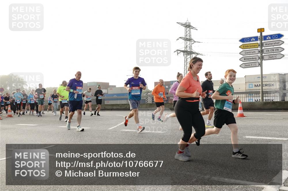 03.10.2026 - Köhlbrandbrückenlauf Michael Burmester http://msf.ph/oto/10766677 03.10.2026 09:22:26 Position 3 2364, 3, 12 meine-sportfotos.de