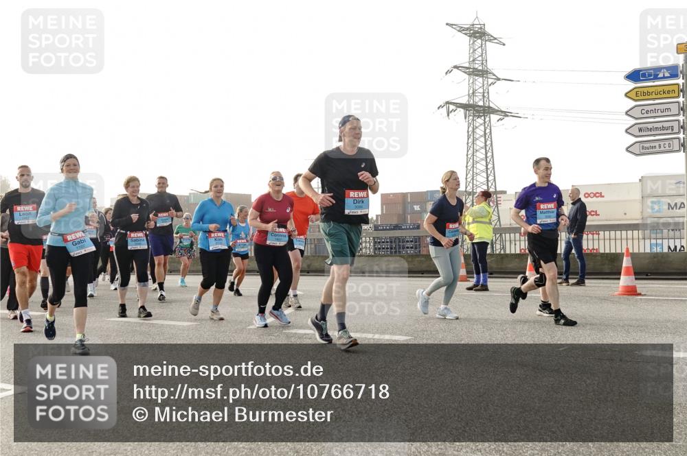 03.10.2026 - Köhlbrandbrückenlauf Michael Burmester http://msf.ph/oto/10766718 03.10.2026 09:22:30 Position 3 1107, 1957 meine-sportfotos.de