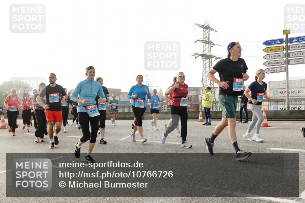 03.10.2026 - Köhlbrandbrückenlauf Michael Burmester http://msf.ph/oto/10766726 03.10.2026 09:22:31 Position 3 2857, 1107, 3084 meine-sportfotos.de