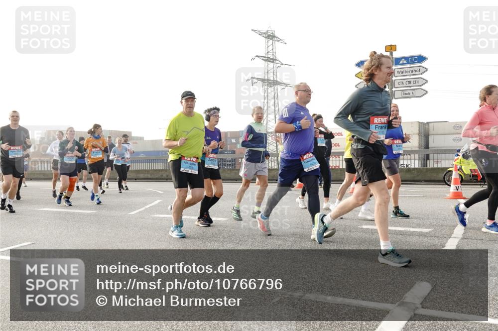 03.10.2026 - Köhlbrandbrückenlauf Michael Burmester http://msf.ph/oto/10766796 03.10.2026 09:22:45 Position 3 1076, 1408, 1743, 3 meine-sportfotos.de