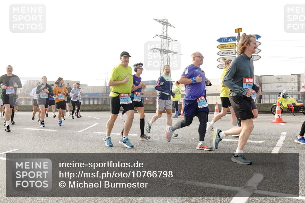 03.10.2026 - Köhlbrandbrückenlauf Michael Burmester http://msf.ph/oto/10766798 03.10.2026 09:22:45 Position 3 1076, 1408 meine-sportfotos.de