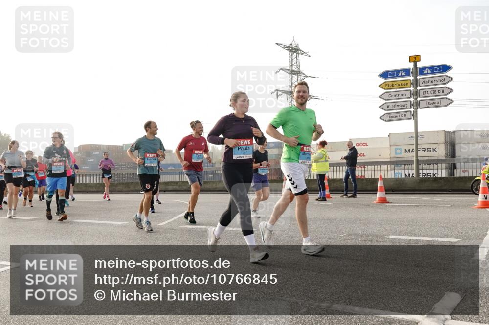 03.10.2026 - Köhlbrandbrückenlauf Michael Burmester http://msf.ph/oto/10766845 03.10.2026 09:22:50 Position 3 1387, 1388 meine-sportfotos.de