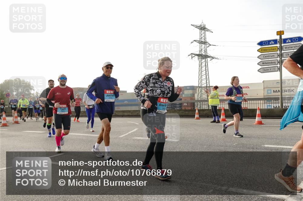 03.10.2026 - Köhlbrandbrückenlauf Michael Burmester http://msf.ph/oto/10766879 03.10.2026 09:22:55 Position 3 1974, 2894, 26, 3 meine-sportfotos.de