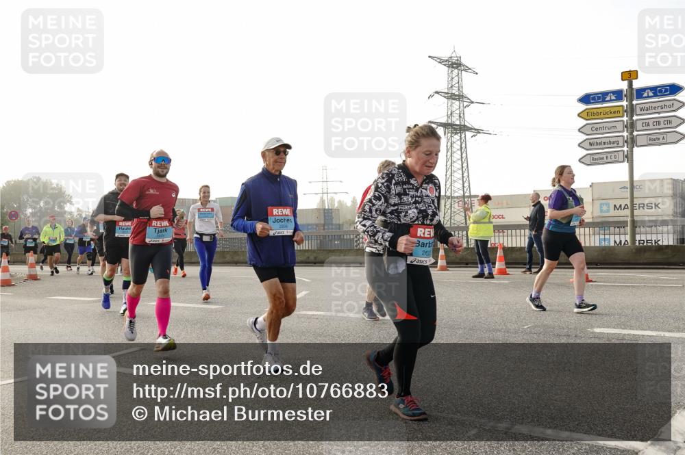 03.10.2026 - Köhlbrandbrückenlauf Michael Burmester http://msf.ph/oto/10766883 03.10.2026 09:22:56 Position 3 1974, 2894, 26 meine-sportfotos.de