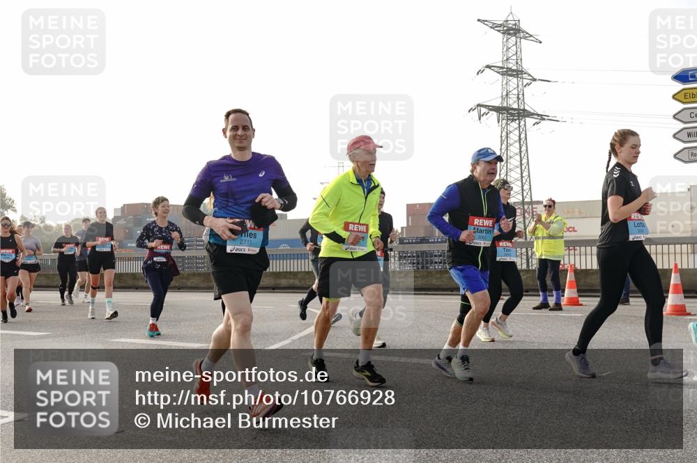 03.10.2026 - Köhlbrandbrückenlauf Michael Burmester http://msf.ph/oto/10766928 03.10.2026 09:23:02 Position 3 2711, 3062, 1 meine-sportfotos.de