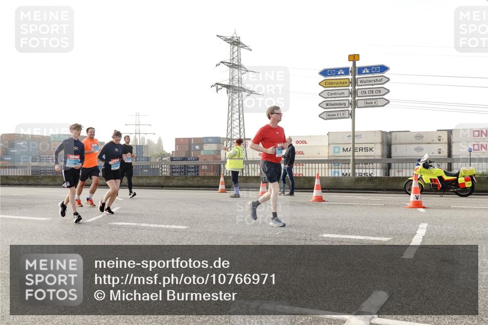 03.10.2026 - Köhlbrandbrückenlauf Michael Burmester http://msf.ph/oto/10766971 03.10.2026 09:23:10 Position 3 3 meine-sportfotos.de