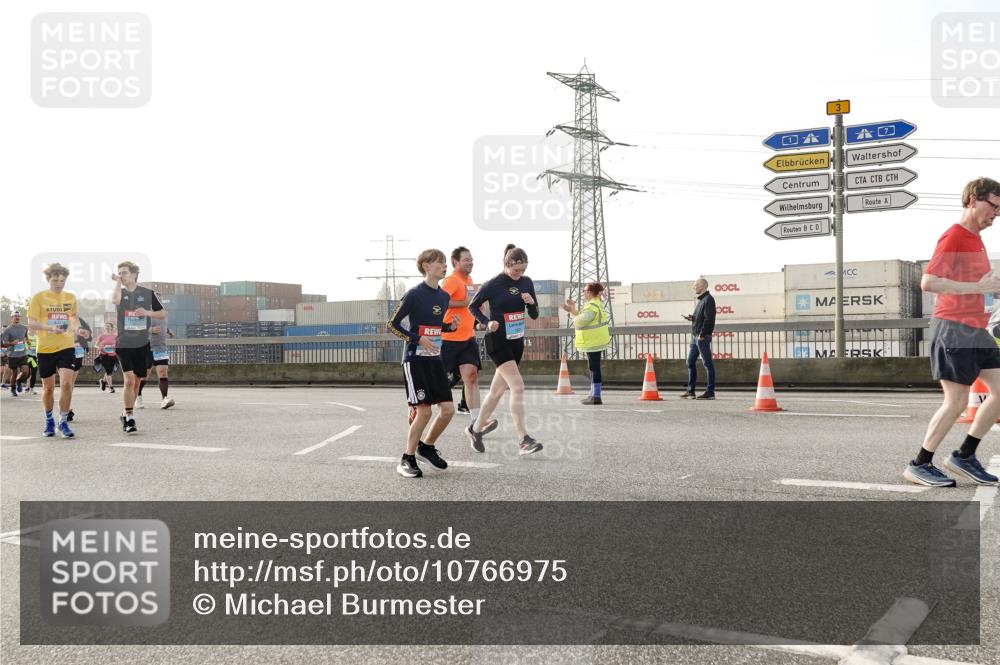 03.10.2026 - Köhlbrandbrückenlauf Michael Burmester http://msf.ph/oto/10766975 03.10.2026 09:23:10 Position 3 3 meine-sportfotos.de