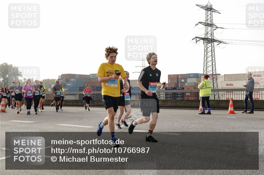 03.10.2026 - Köhlbrandbrückenlauf Michael Burmester http://msf.ph/oto/10766987 03.10.2026 09:23:13 Position 3 3586, 3517 meine-sportfotos.de