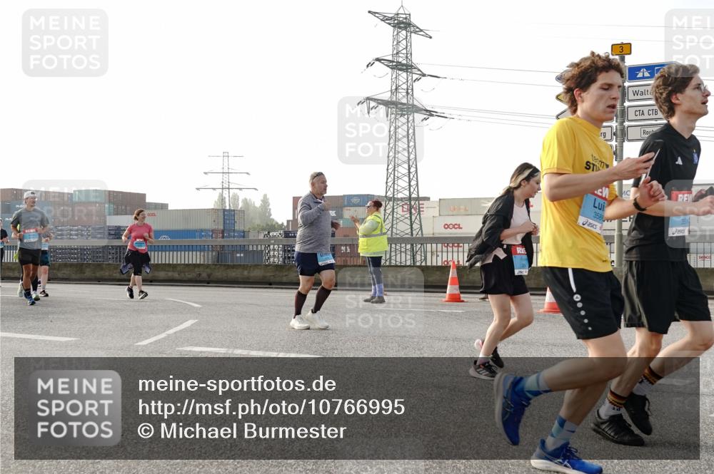 03.10.2026 - Köhlbrandbrückenlauf Michael Burmester http://msf.ph/oto/10766995 03.10.2026 09:23:14 Position 3 3, 358, 3511 meine-sportfotos.de