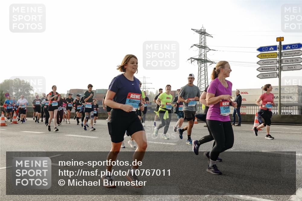 03.10.2026 - Köhlbrandbrückenlauf Michael Burmester http://msf.ph/oto/10767011 03.10.2026 09:23:17 Position 3 3155, 2827 meine-sportfotos.de