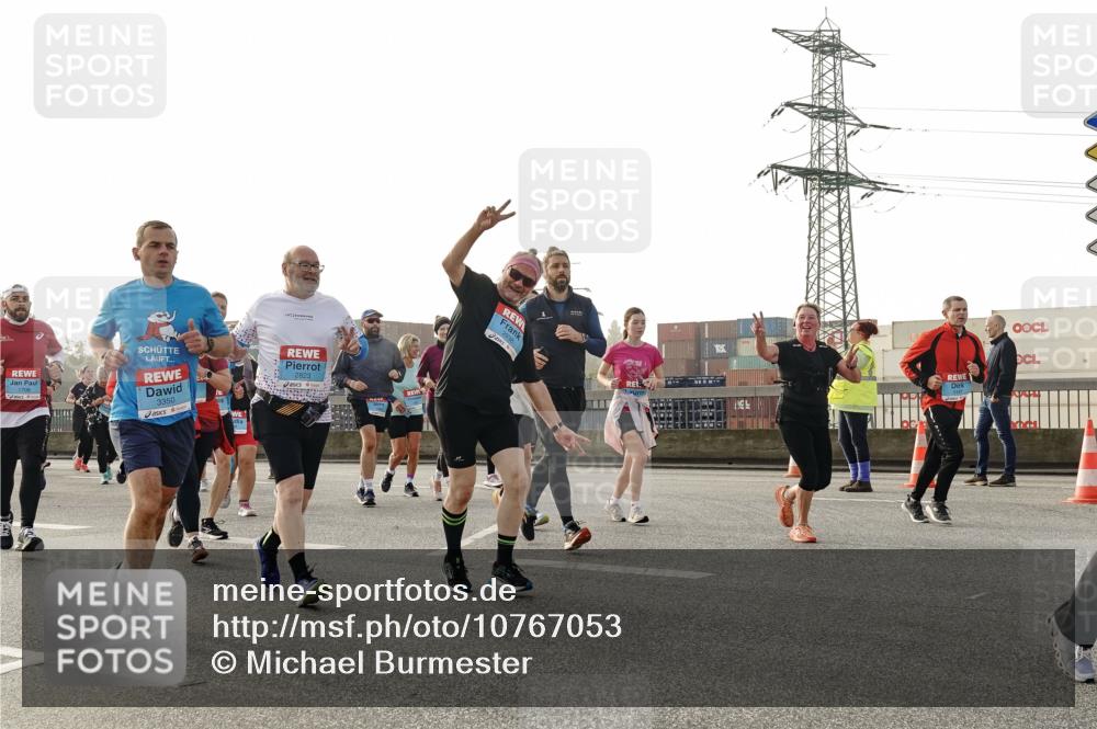 03.10.2026 - Köhlbrandbrückenlauf Michael Burmester http://msf.ph/oto/10767053 03.10.2026 09:23:23 Position 3 1708, 3350, 2823 meine-sportfotos.de