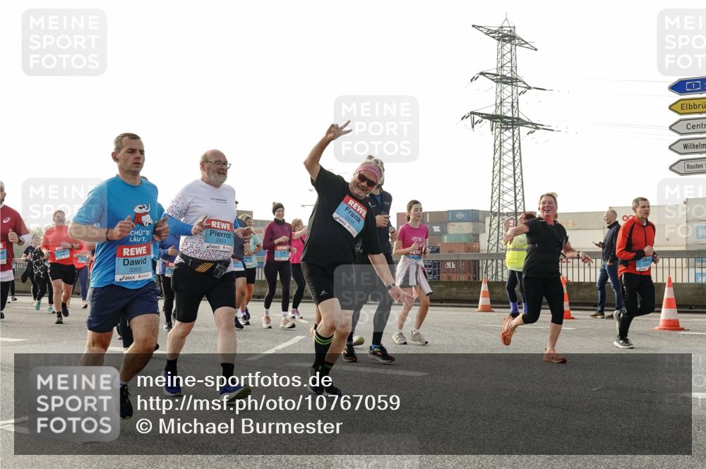 03.10.2026 - Köhlbrandbrückenlauf Michael Burmester http://msf.ph/oto/10767059 03.10.2026 09:23:23 Position 3 3350, 2823, 1 meine-sportfotos.de
