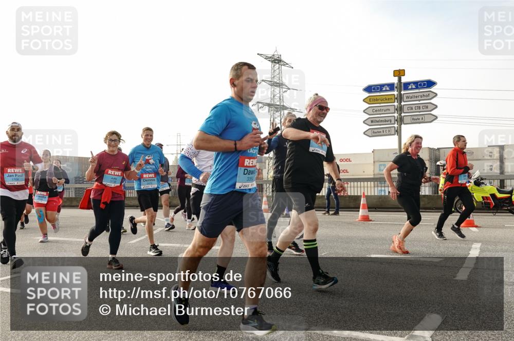 03.10.2026 - Köhlbrandbrückenlauf Michael Burmester http://msf.ph/oto/10767066 03.10.2026 09:23:24 Position 3 1708, 3738, 335 meine-sportfotos.de