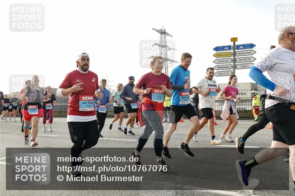 03.10.2026 - Köhlbrandbrückenlauf Michael Burmester http://msf.ph/oto/10767076 03.10.2026 09:23:25 Position 3 45, 4883, 1708, 3108, 3, 2470, 3738 meine-sportfotos.de