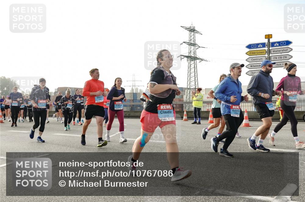 03.10.2026 - Köhlbrandbrückenlauf Michael Burmester http://msf.ph/oto/10767086 03.10.2026 09:23:26 Position 3 1751, 3108, 1592, 3, 2777 meine-sportfotos.de