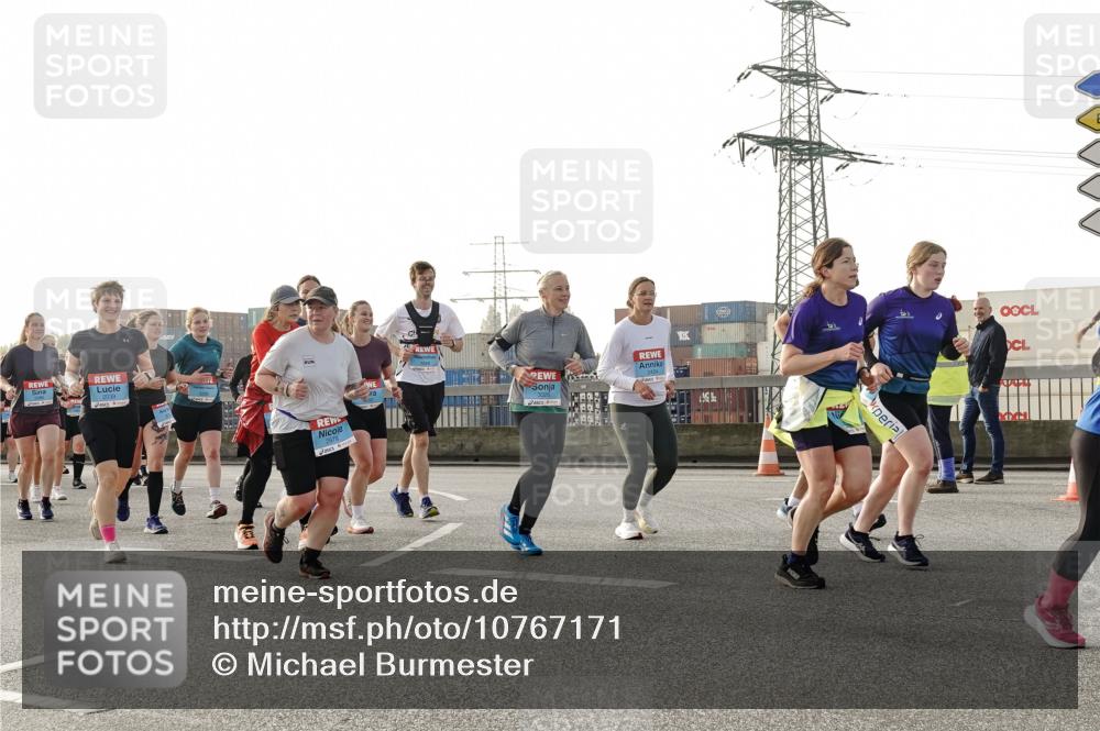 03.10.2026 - Köhlbrandbrückenlauf Michael Burmester http://msf.ph/oto/10767171 03.10.2026 09:23:38 Position 3  meine-sportfotos.de