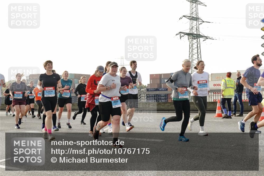 03.10.2026 - Köhlbrandbrückenlauf Michael Burmester http://msf.ph/oto/10767175 03.10.2026 09:23:38 Position 3 2979, 2424, 2619 meine-sportfotos.de