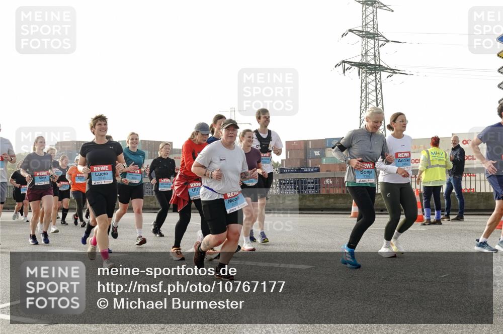 03.10.2026 - Köhlbrandbrückenlauf Michael Burmester http://msf.ph/oto/10767177 03.10.2026 09:23:38 Position 3 2039, 2979, 00, 2424, 3326 meine-sportfotos.de