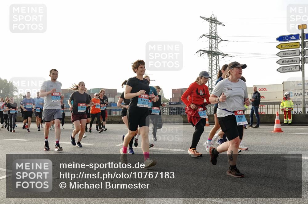 03.10.2026 - Köhlbrandbrückenlauf Michael Burmester http://msf.ph/oto/10767183 03.10.2026 09:23:40 Position 3 2039, 2979, 3 meine-sportfotos.de