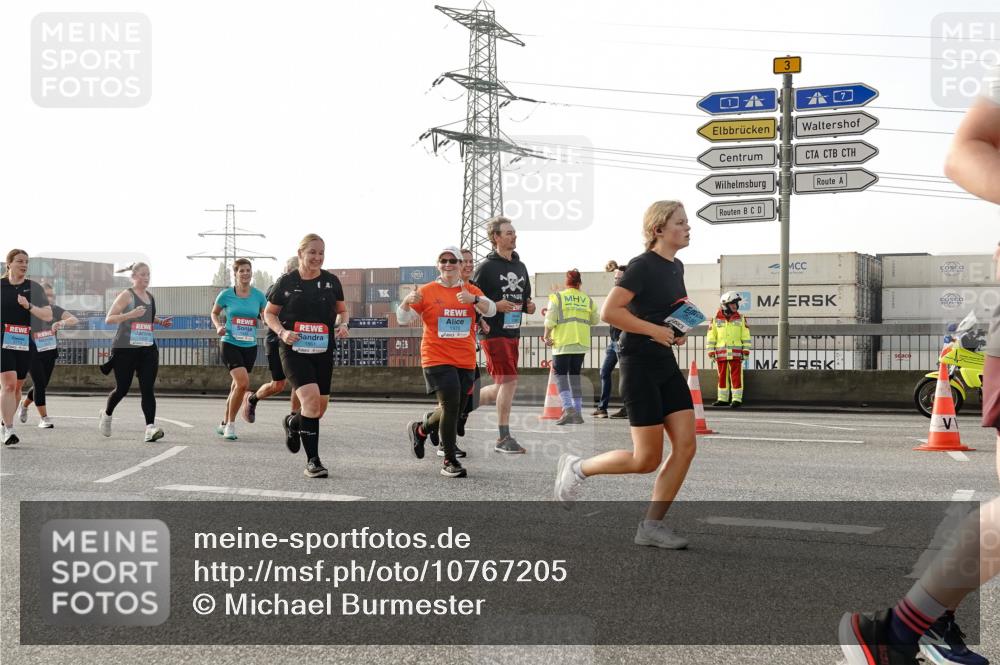 03.10.2026 - Köhlbrandbrückenlauf Michael Burmester http://msf.ph/oto/10767205 03.10.2026 09:23:42 Position 3 1970, 3 meine-sportfotos.de