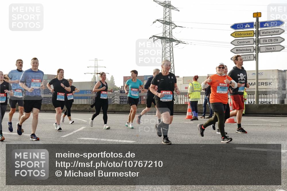 03.10.2026 - Köhlbrandbrückenlauf Michael Burmester http://msf.ph/oto/10767210 03.10.2026 09:23:43 Position 3 1020, 1861, 1970 meine-sportfotos.de